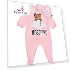 Подарочный набор с комбинезоном и шапкой, розовый Moschino