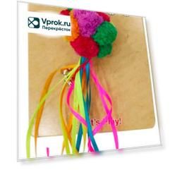 Игрушка для кошек Chomper Цирк Дразнилка Мяч из помпонов с лентами